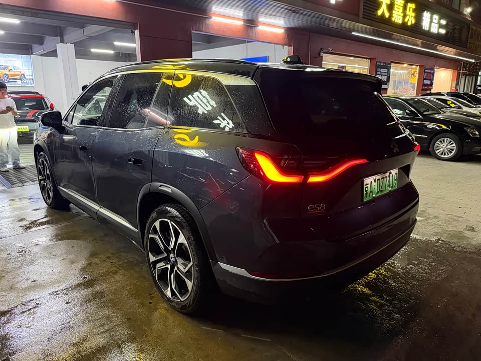 NIO ES8