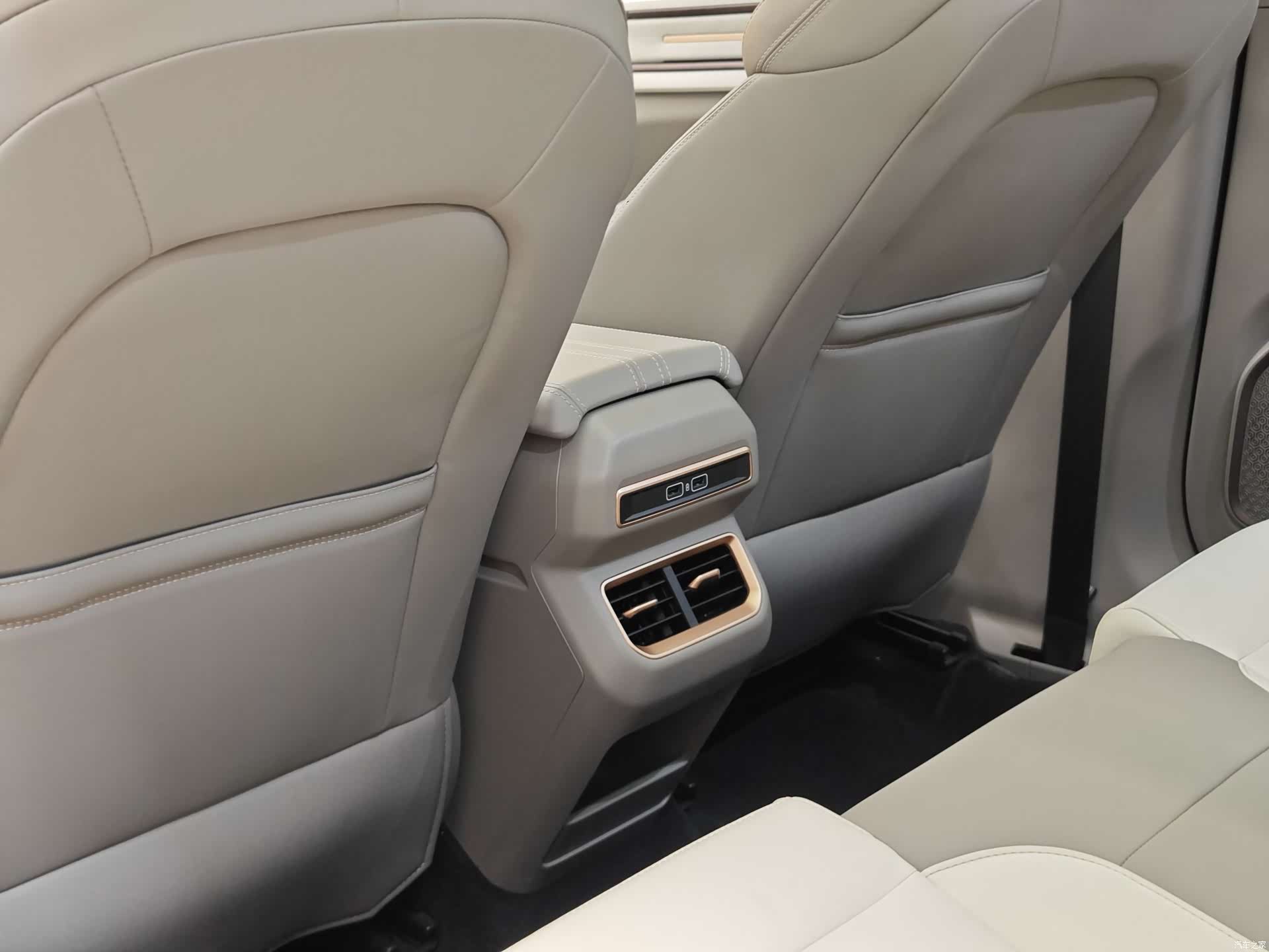 Geely Icon, 2025 24
