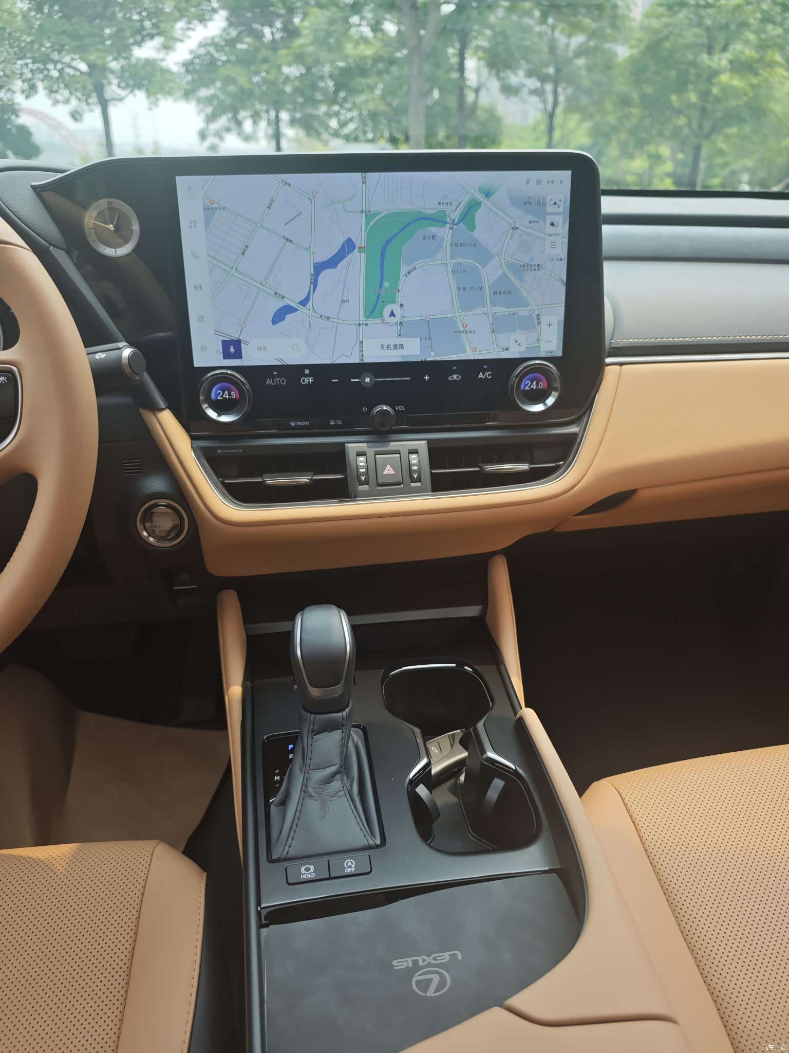 Lexus ES, 2025 14