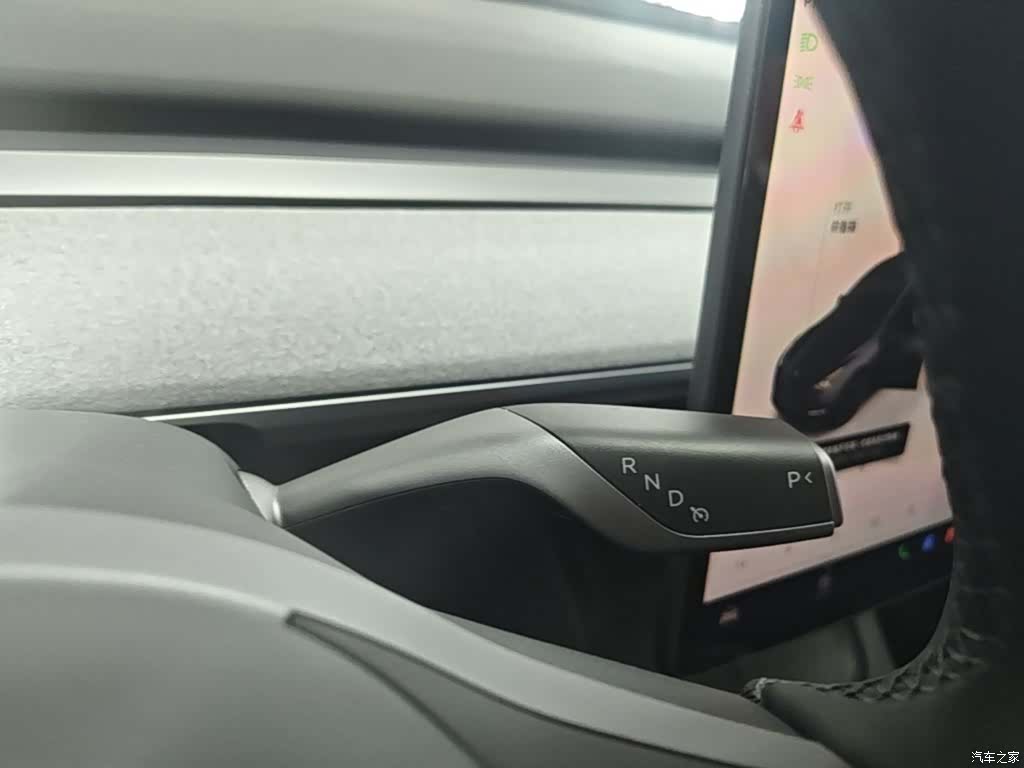 Tesla Model Y, 2024 14