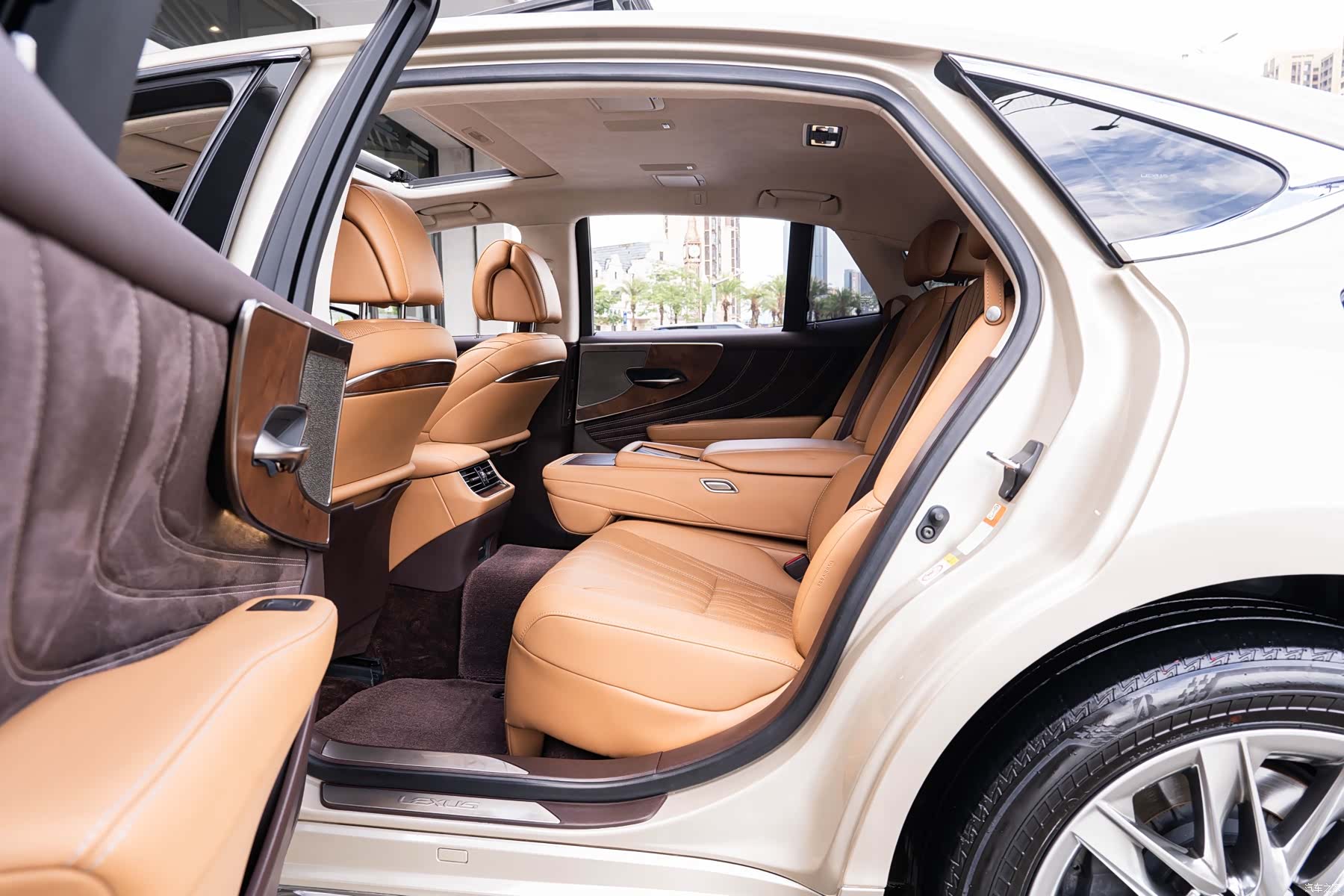 Lexus LS, 2018 10
