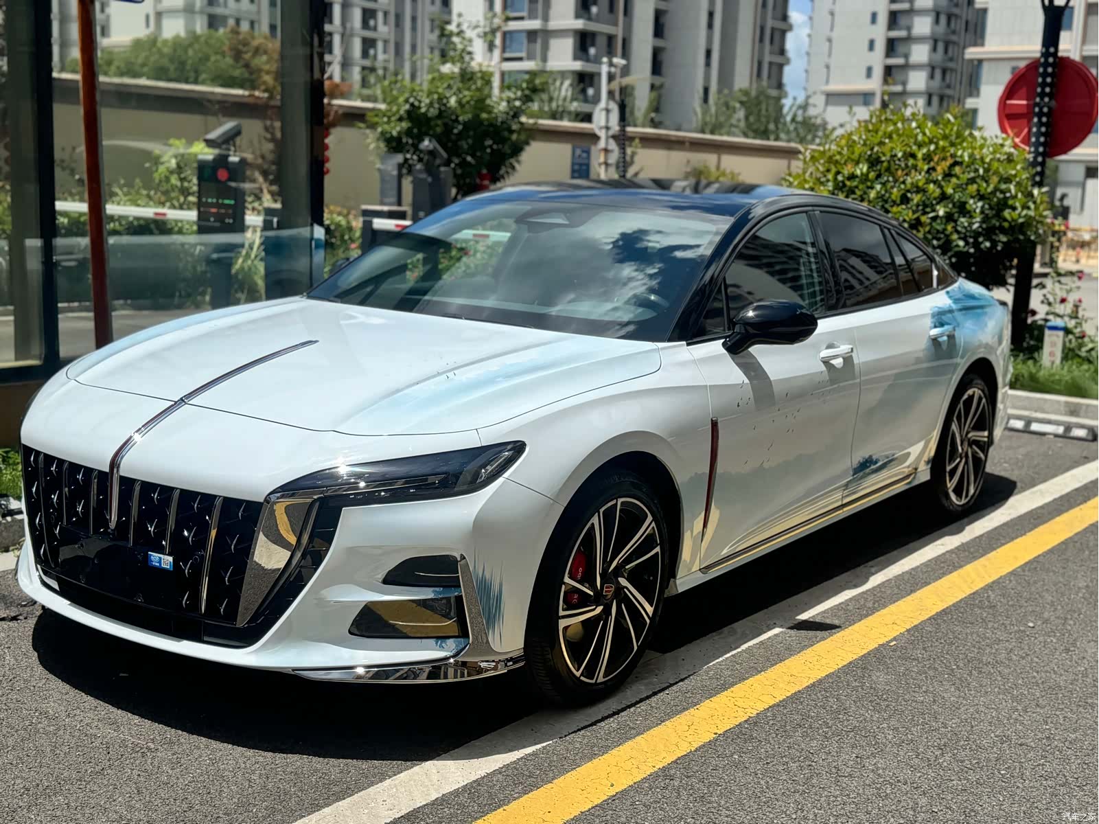 Hongqi H6