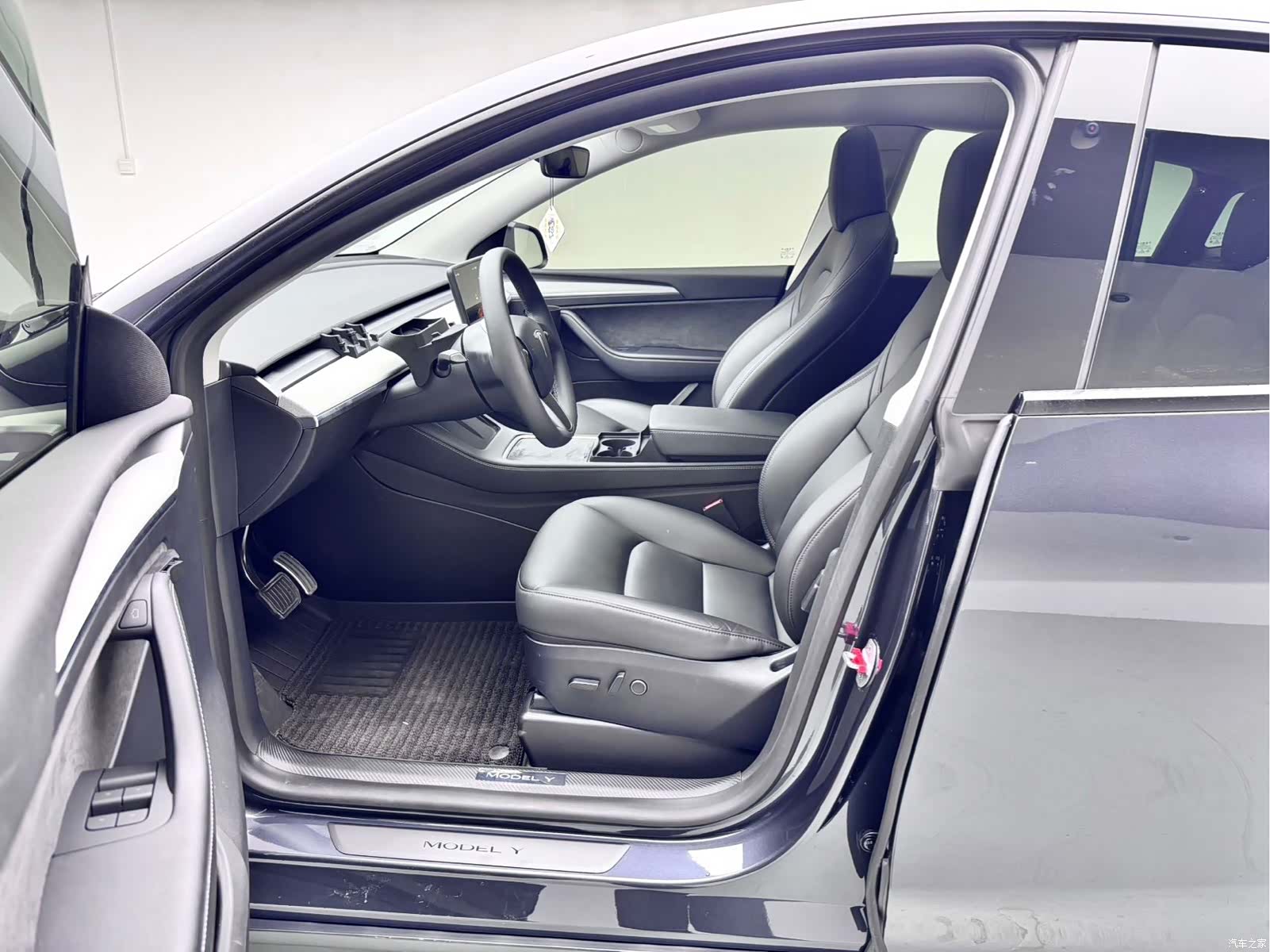 Tesla Model Y, 2025 7