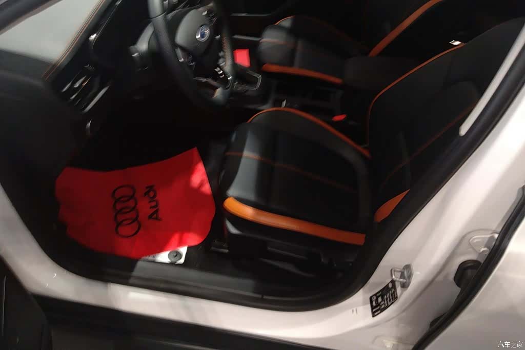 Ford Focus, 2023 9