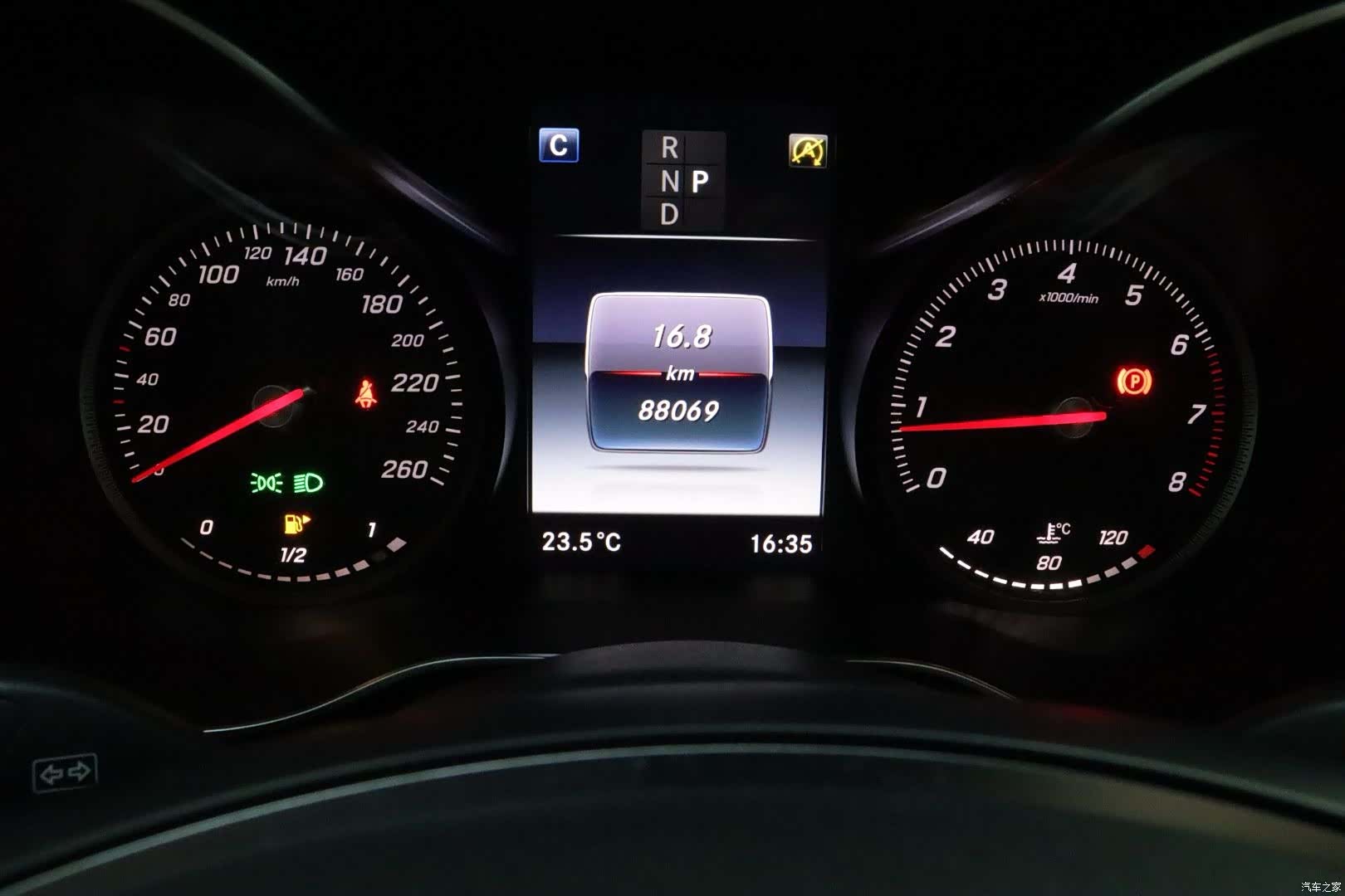 Mercedes-Benz GLC, 2019 16