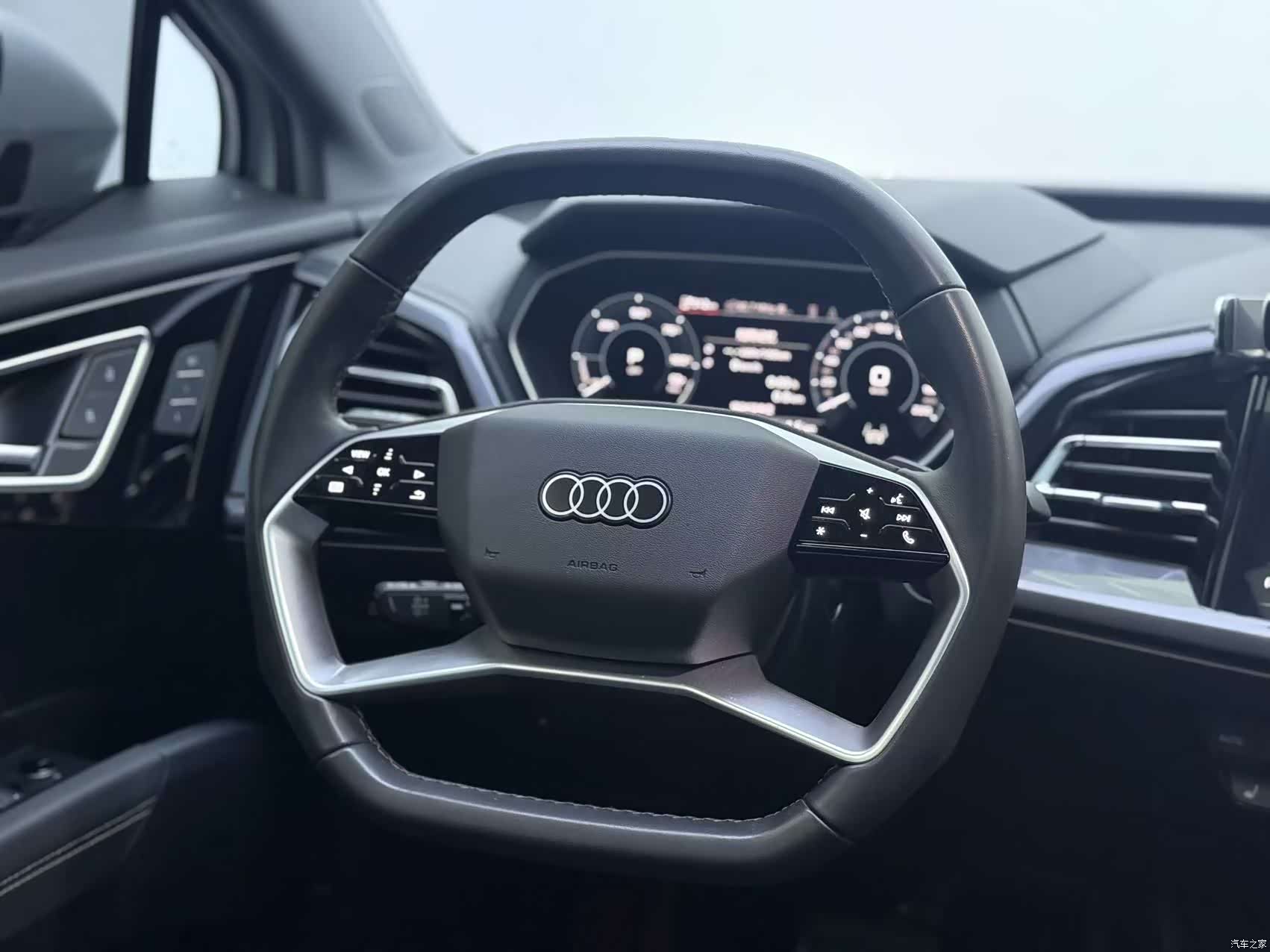 Audi Q4 e-tron, 2024 6