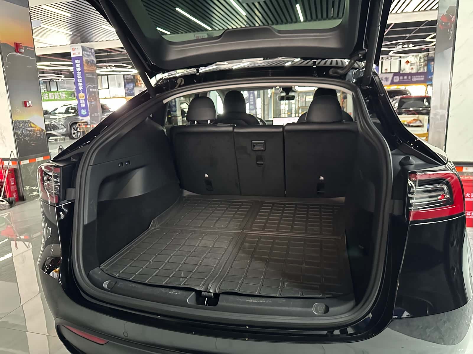 Tesla Model Y, 2022 13