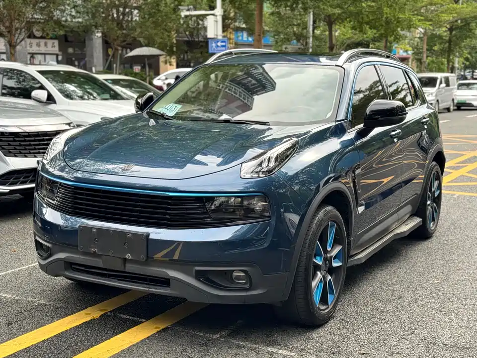 Lynk & Co 01