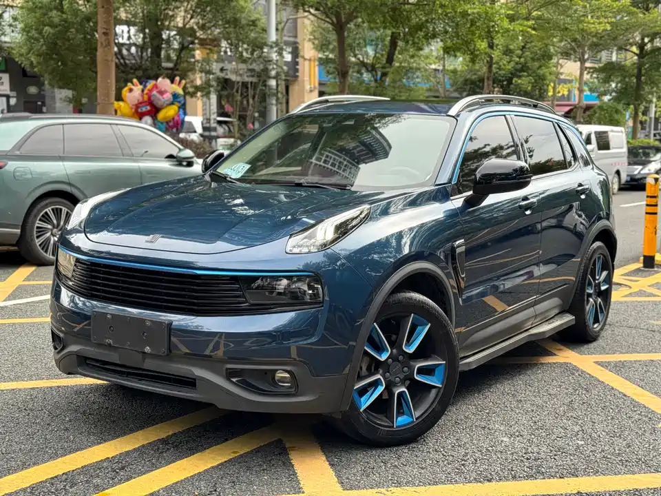 Lynk & Co 01