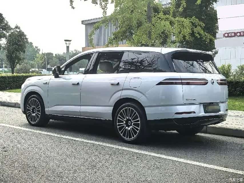 Denza N8, 2025 3
