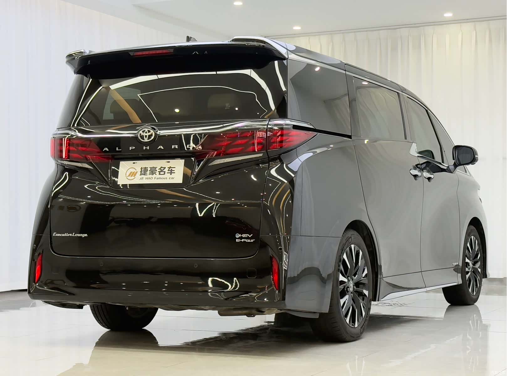 Toyota Alphard, 2025 8