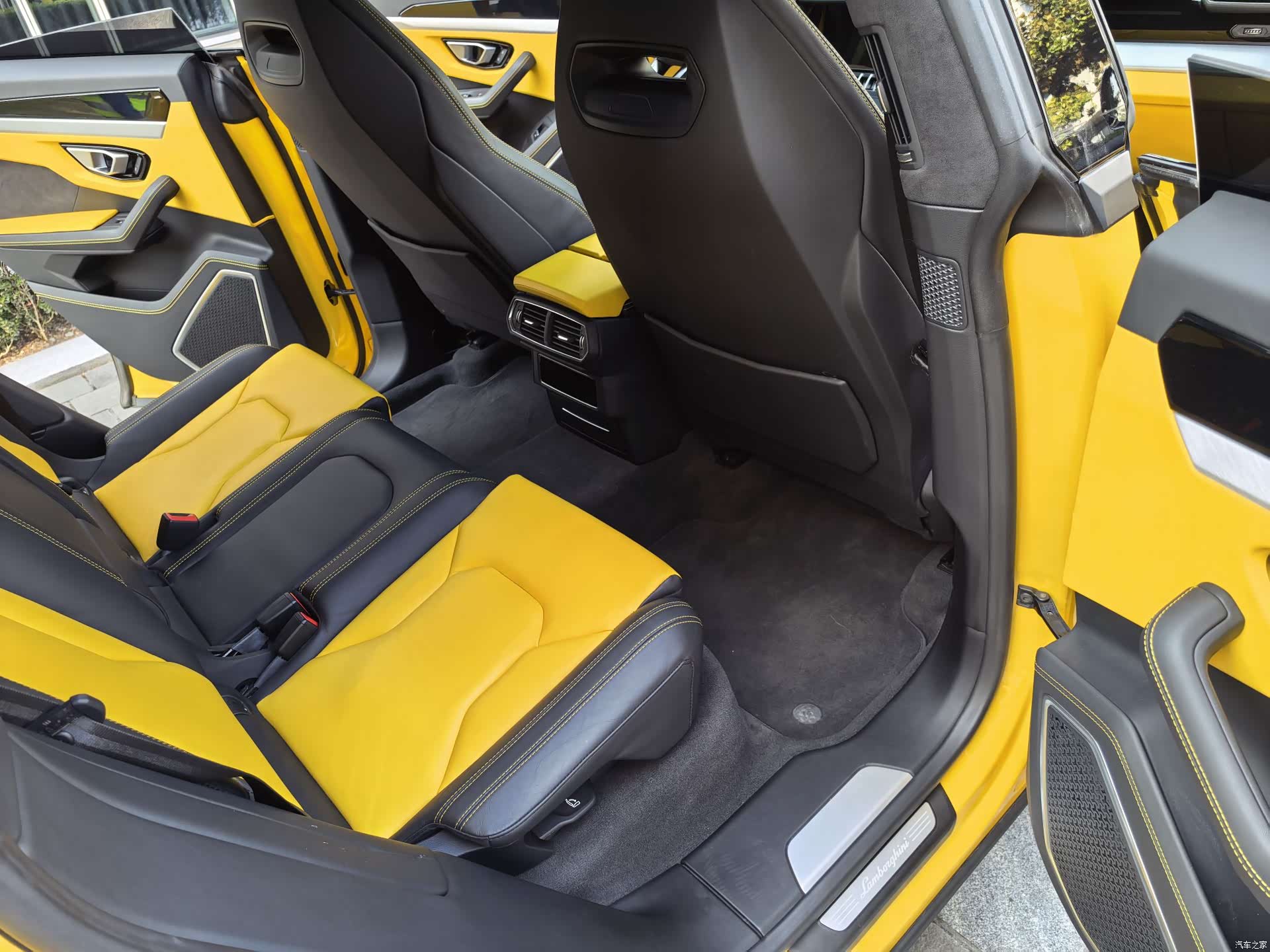 Lamborghini Urus, 2023 39