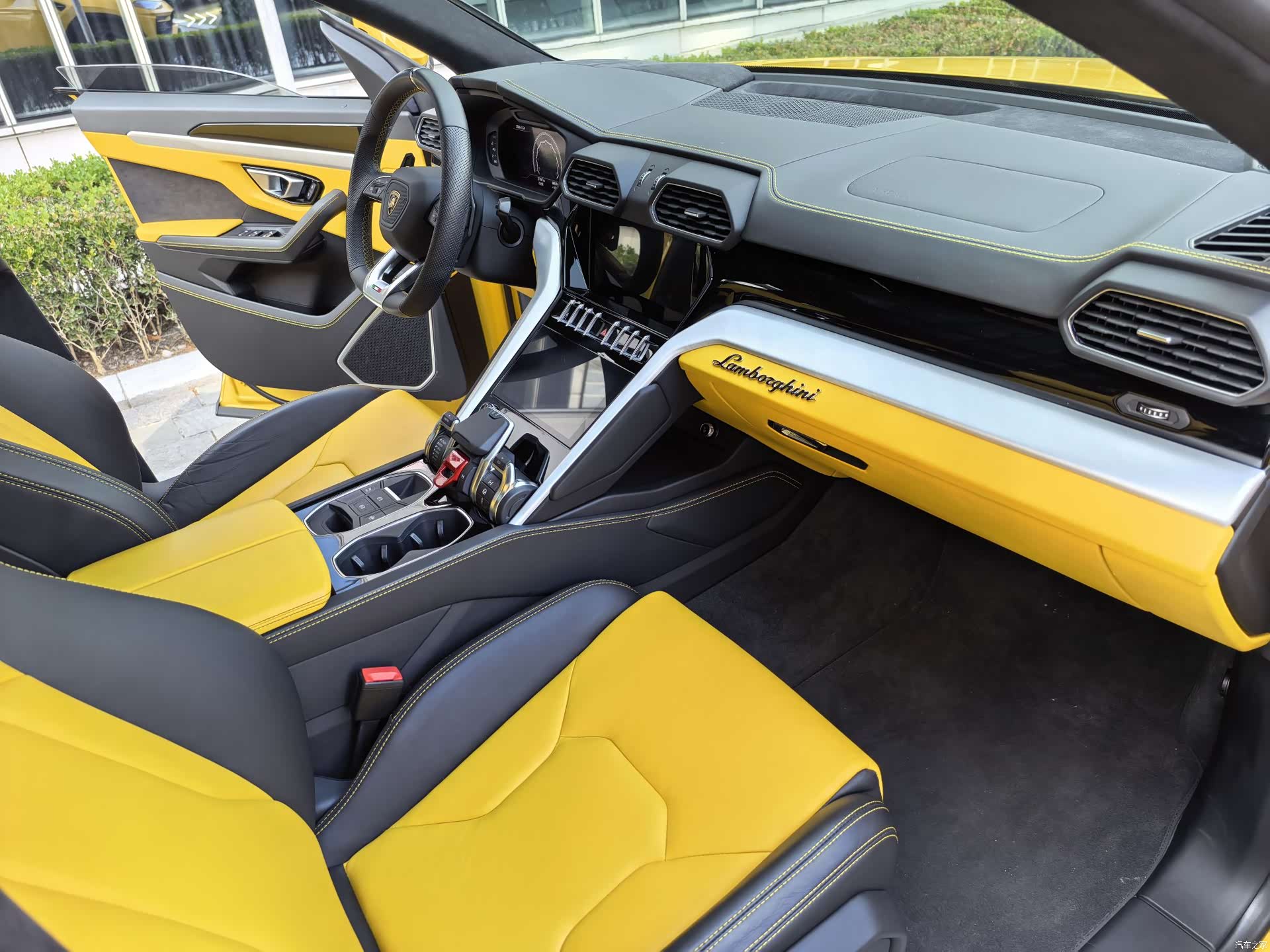 Lamborghini Urus, 2023 42