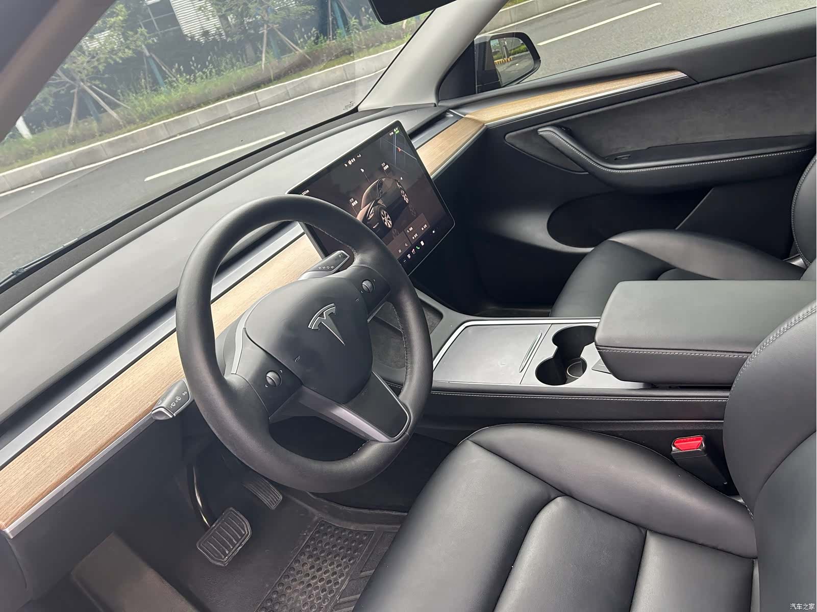 Tesla Model Y, 2022 3