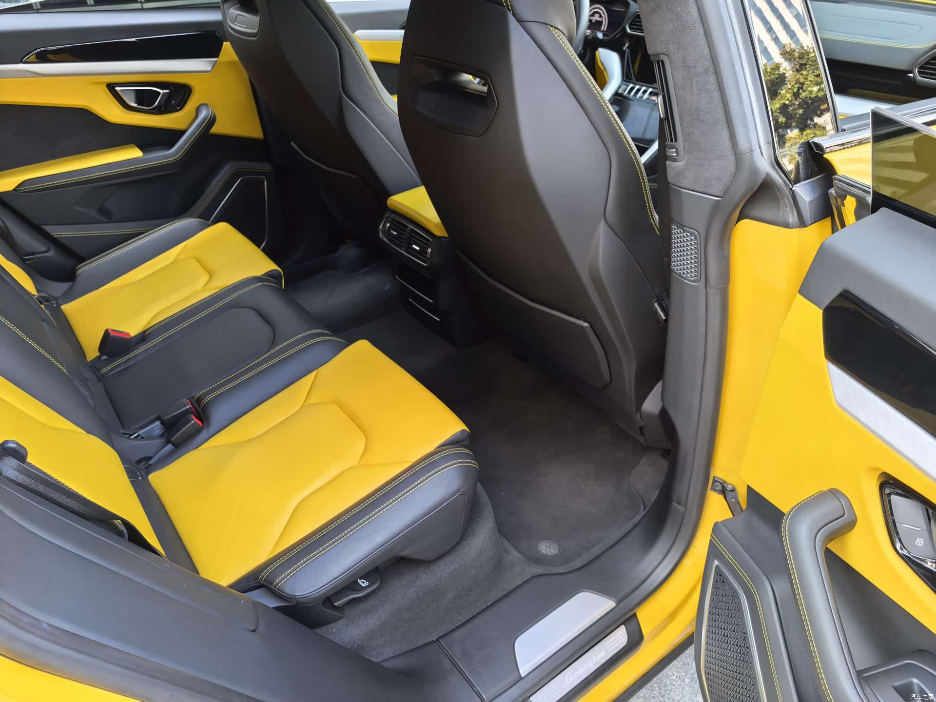 Lamborghini Urus, 2023 35