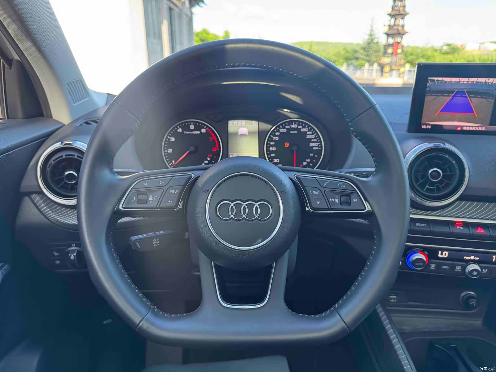 Audi Q2L, 2021 15