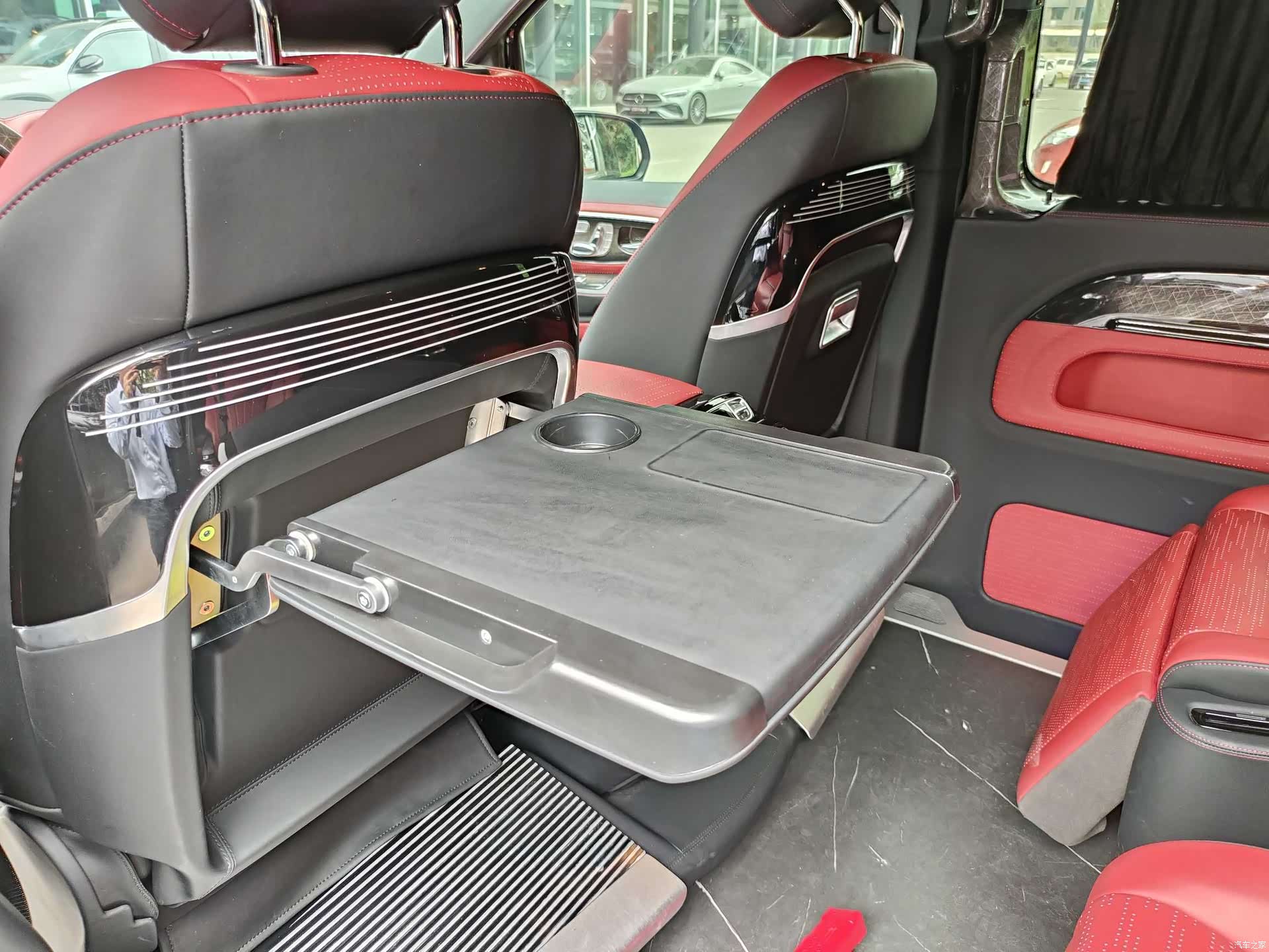 Mercedes-Benz 7, 2025 21