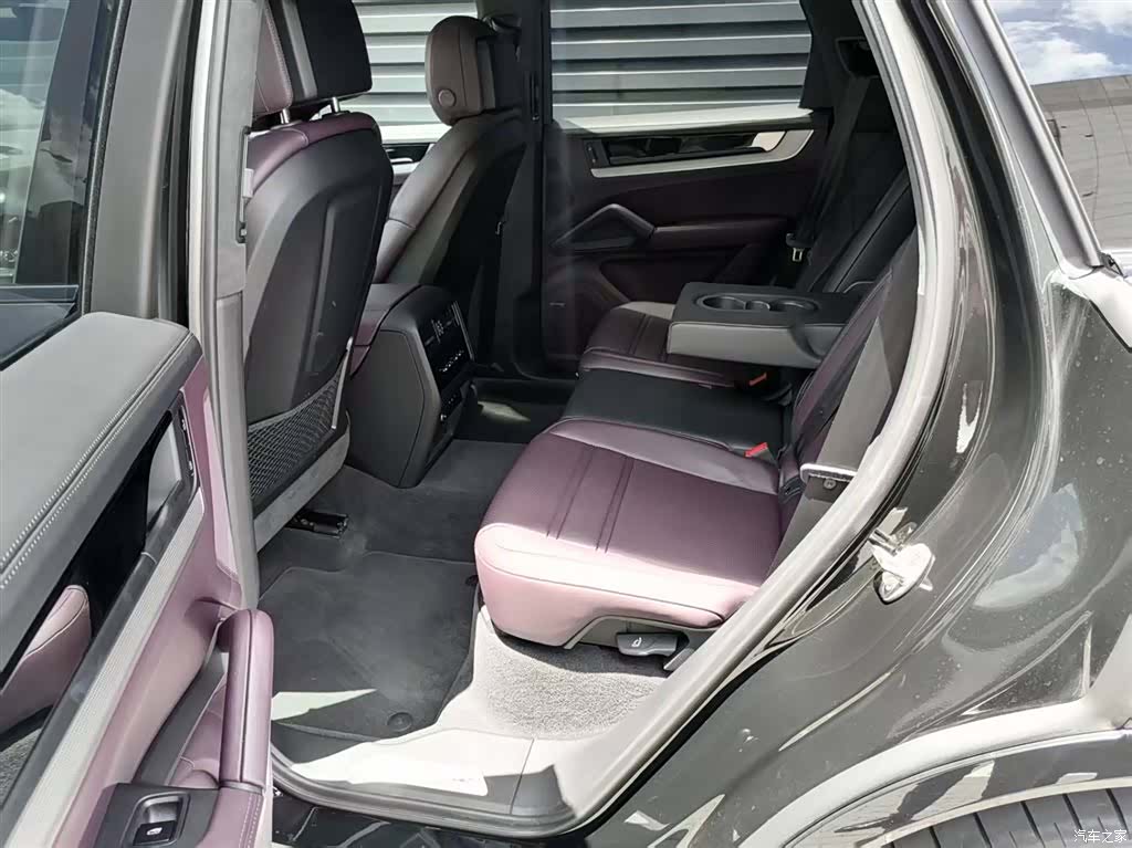 Porsche Cayenne, 2025 10