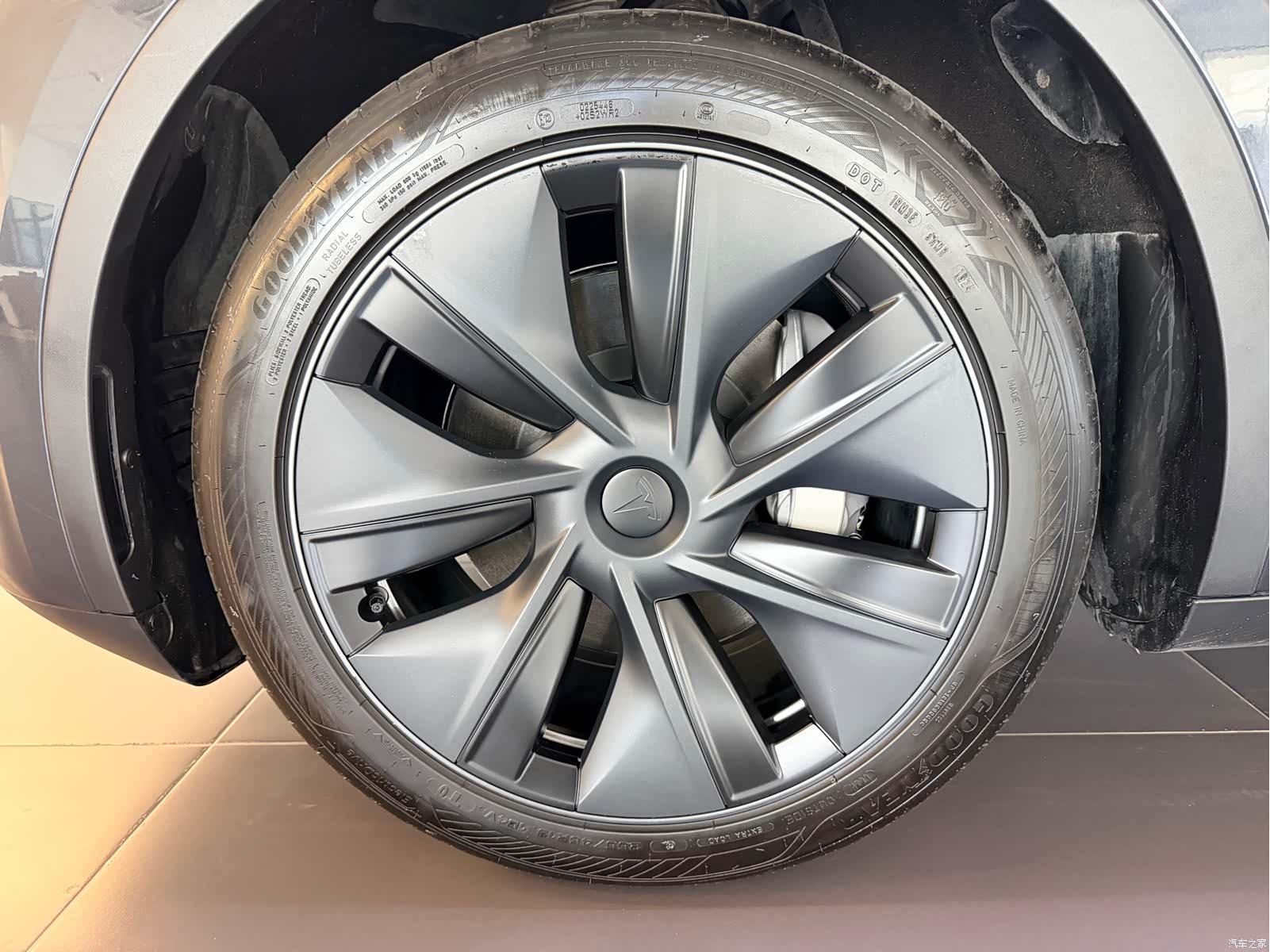 Tesla Model Y, 2024 8