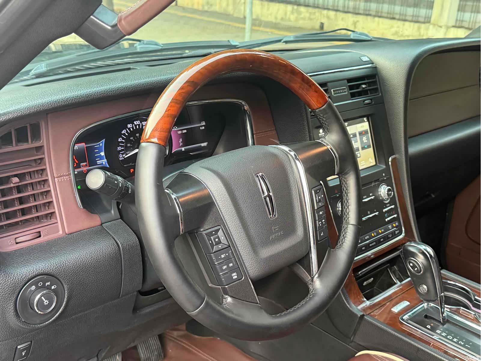 Lincoln Navigator, 2017 9