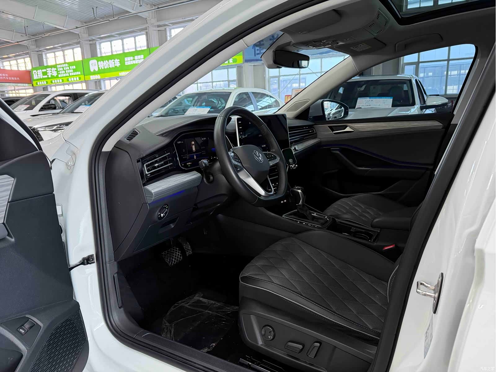 Volkswagen Sagitar, 2022 7