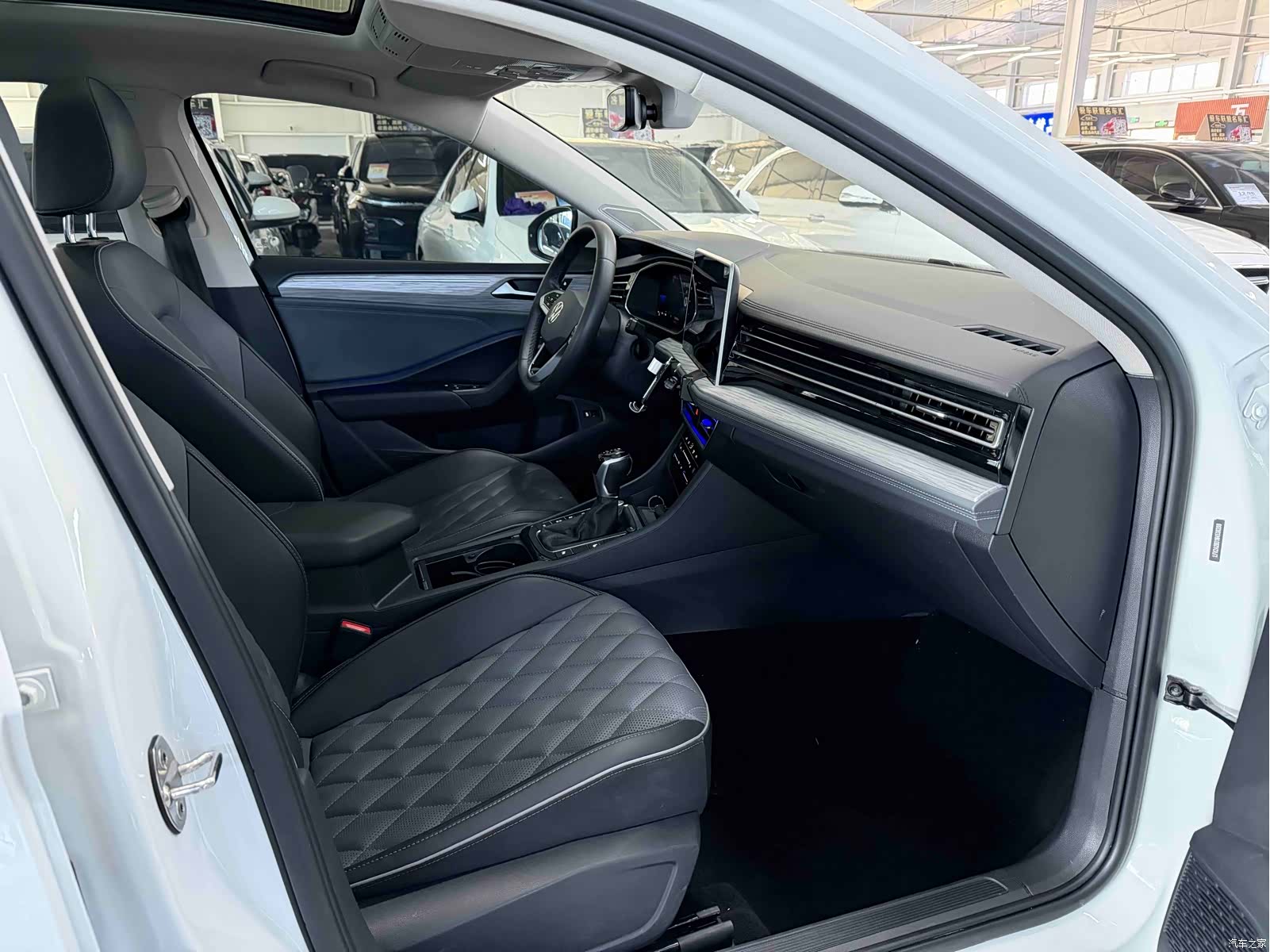 Volkswagen Sagitar, 2022 16