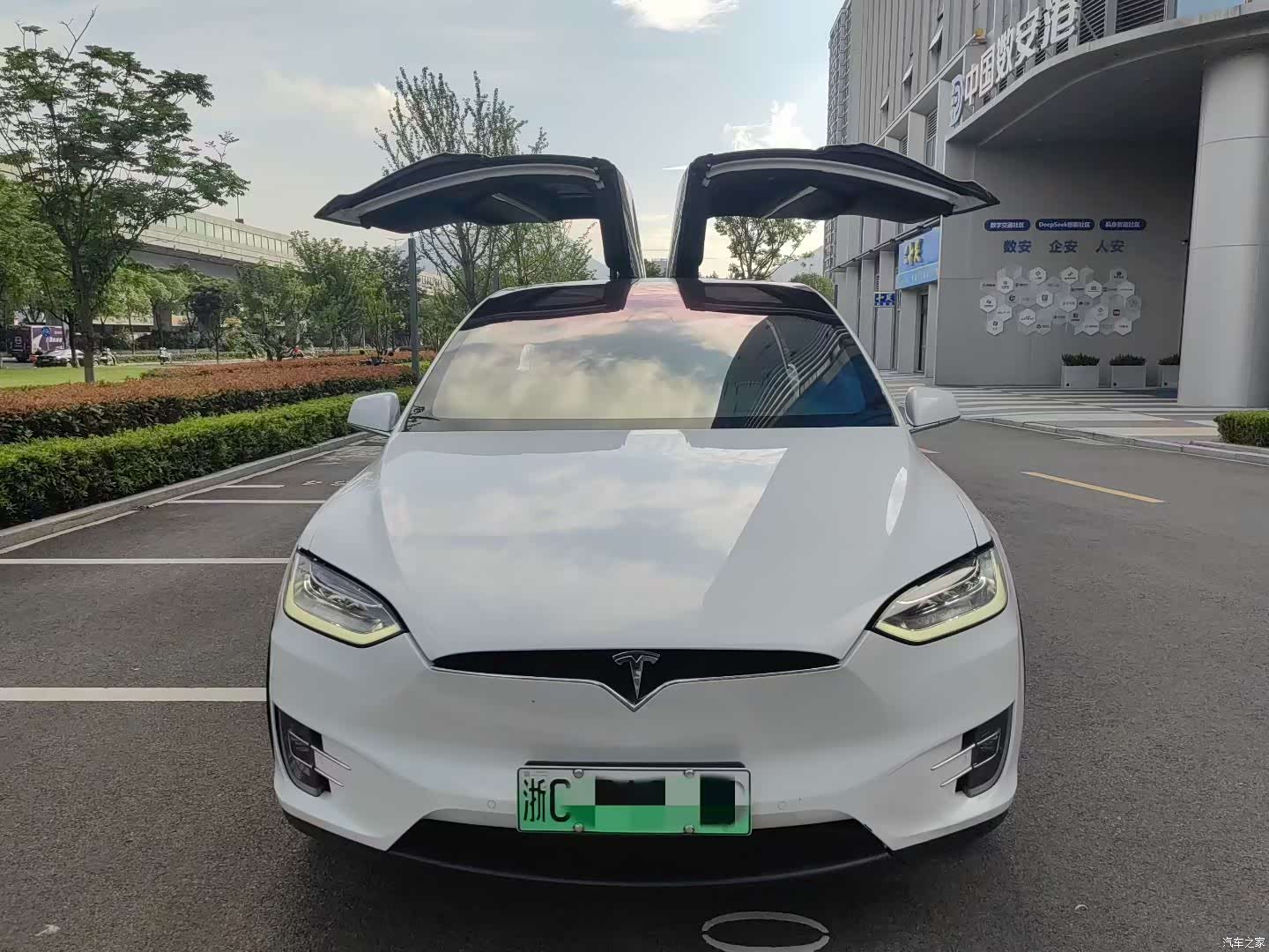 Tesla Model X, 2018 1