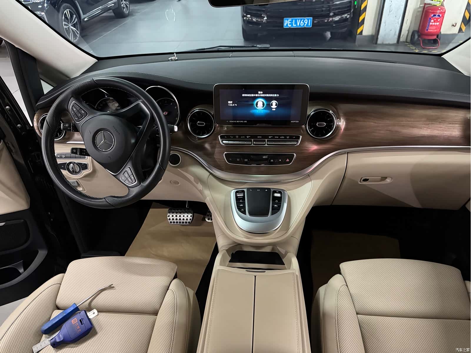 Mercedes-Benz V-Class, 2023 11