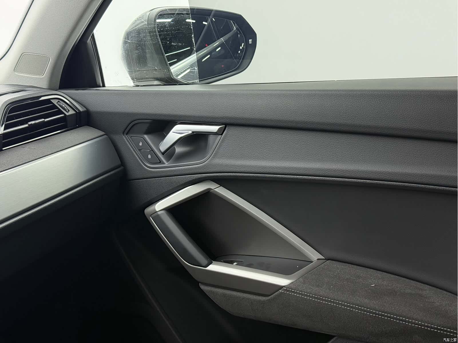 Audi Q3, 2023 11
