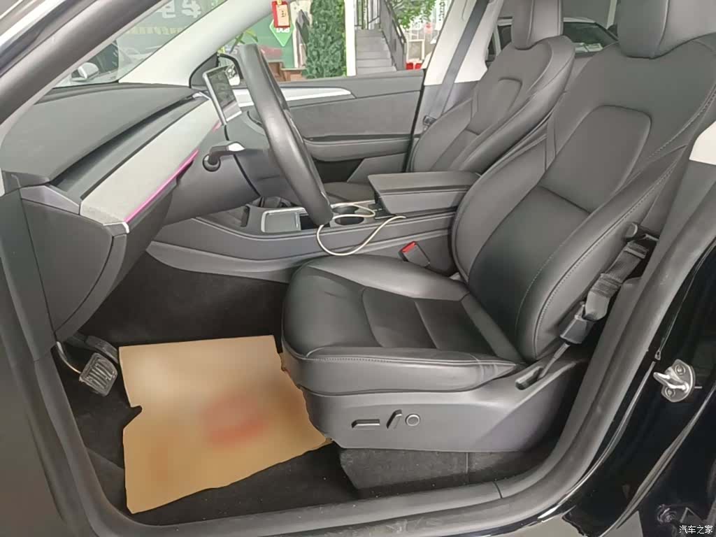 Tesla Model Y, 2023 15