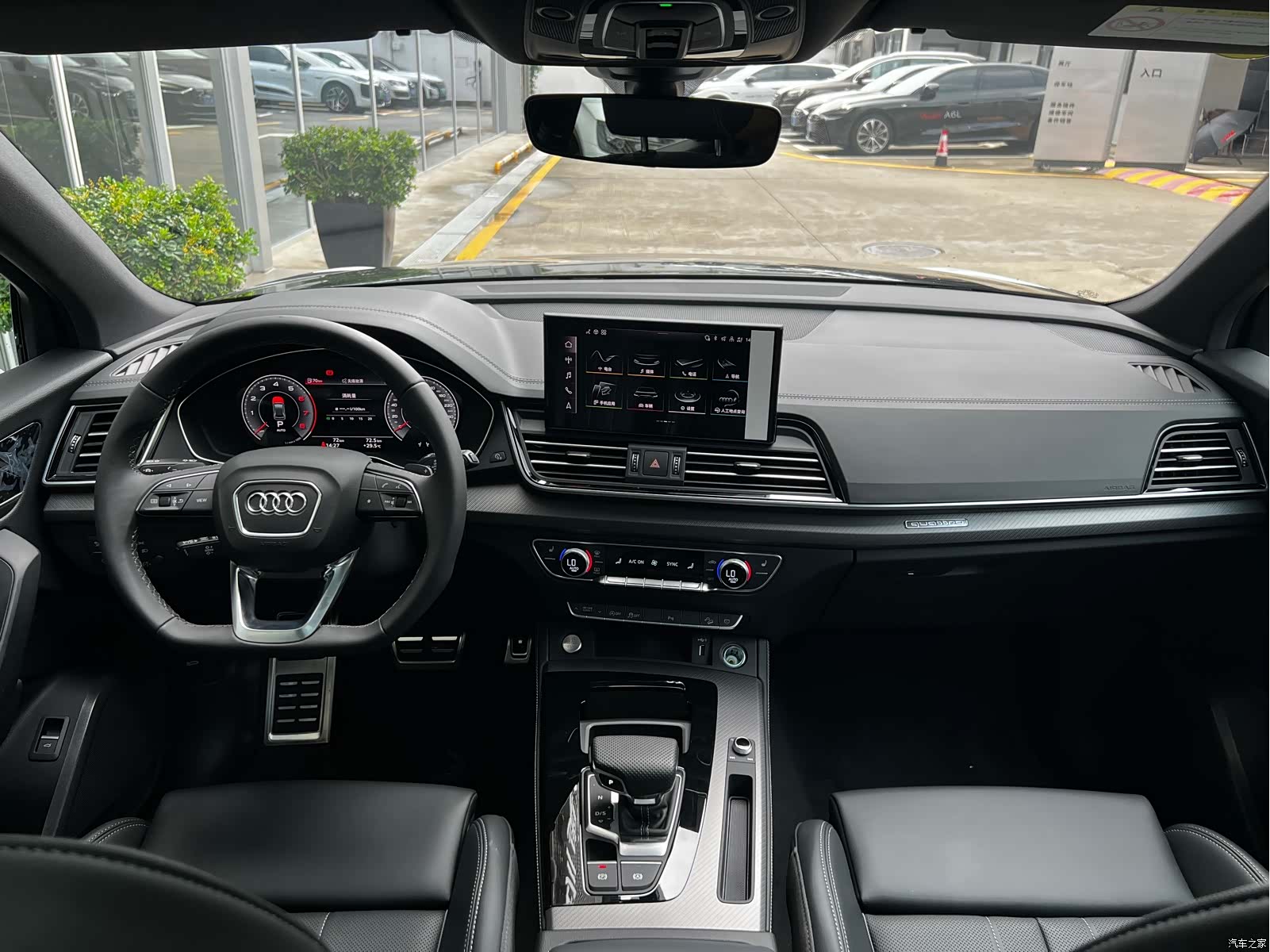 Audi Q5L, 2025 10