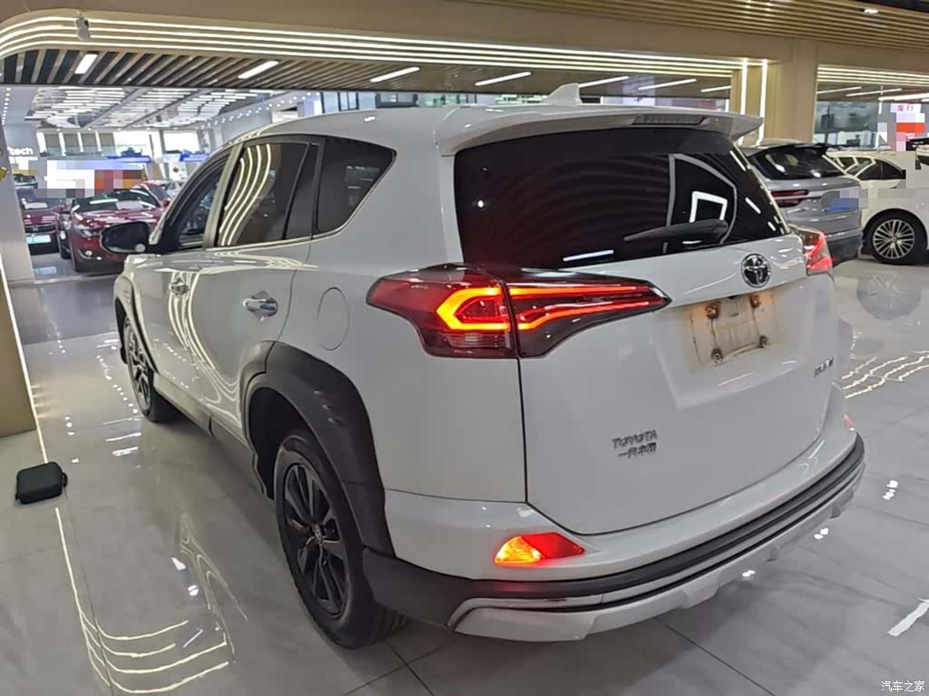 Toyota RAV4, 2019 все фото