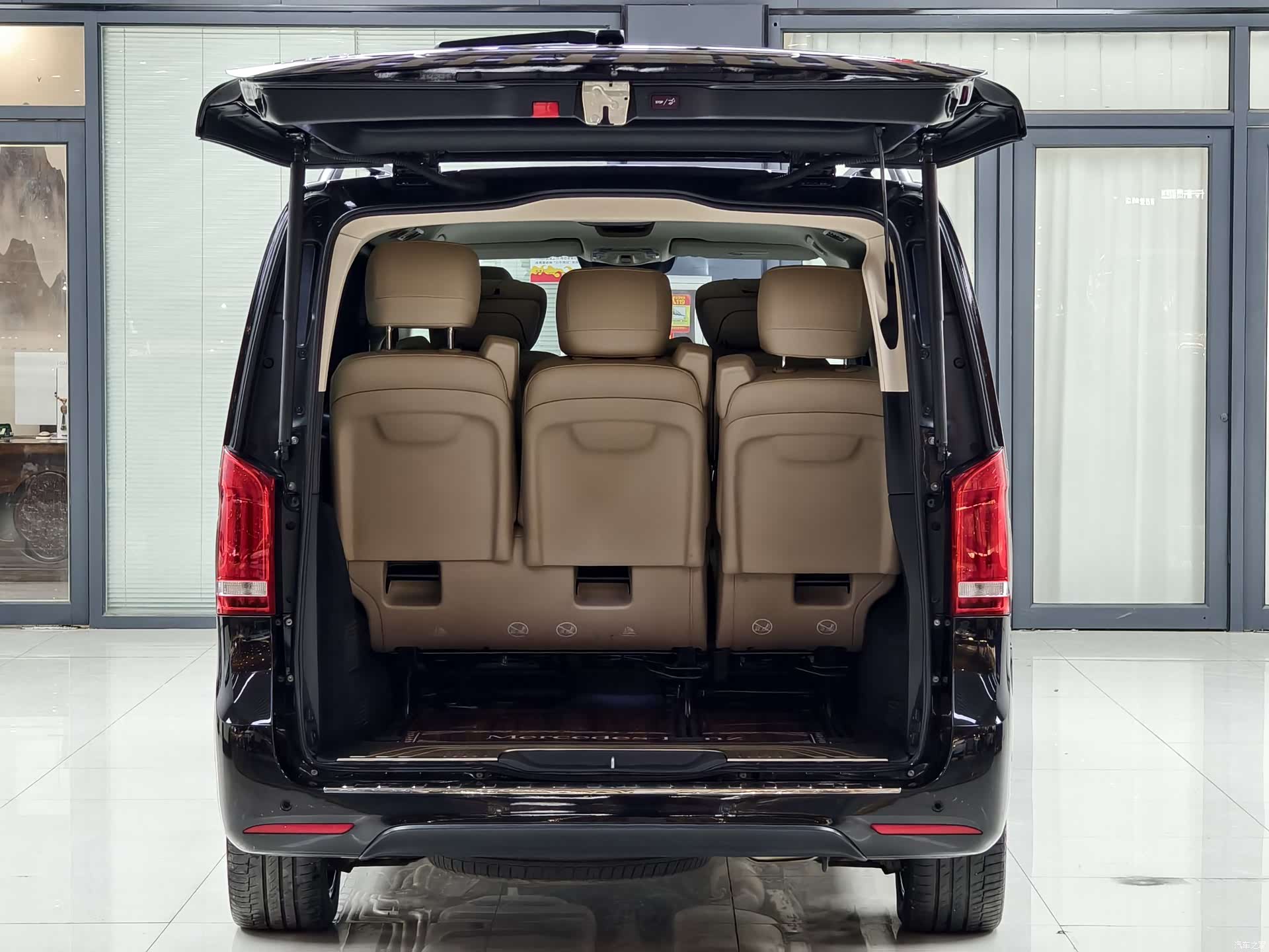 Mercedes-Benz V-Class, 2022 13