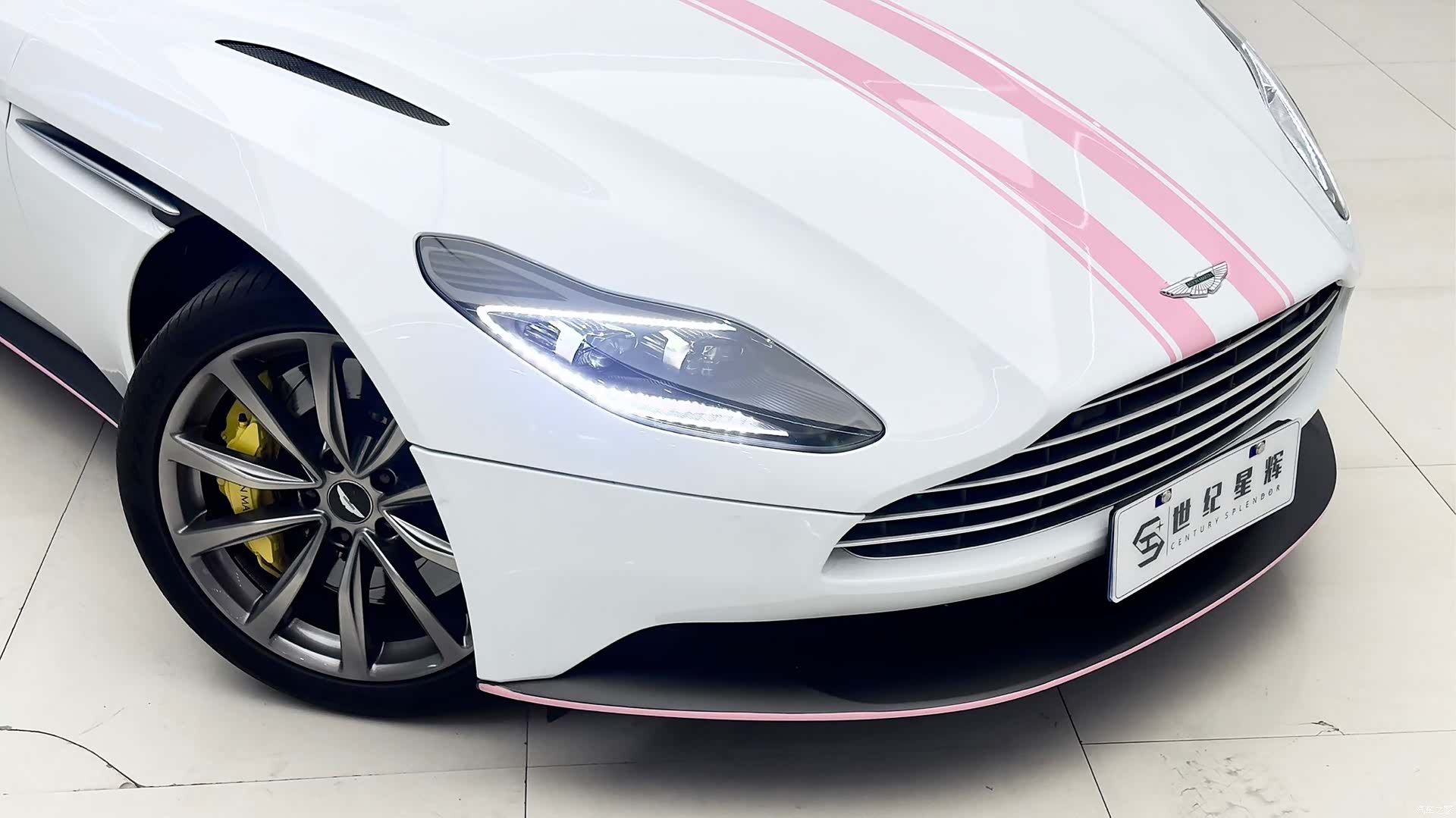 Aston Martin DB11, 2020 12