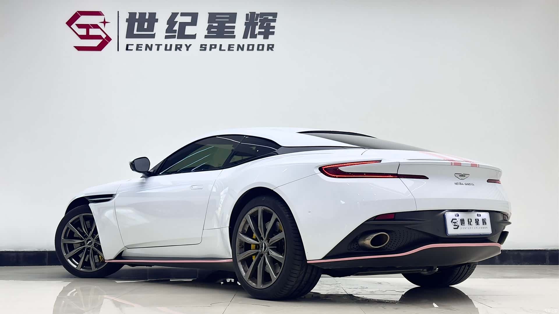 Aston Martin DB11, 2020 все фото
