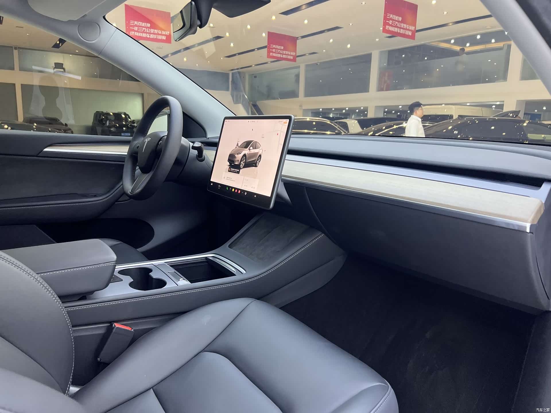 Tesla Model Y, 2023 22