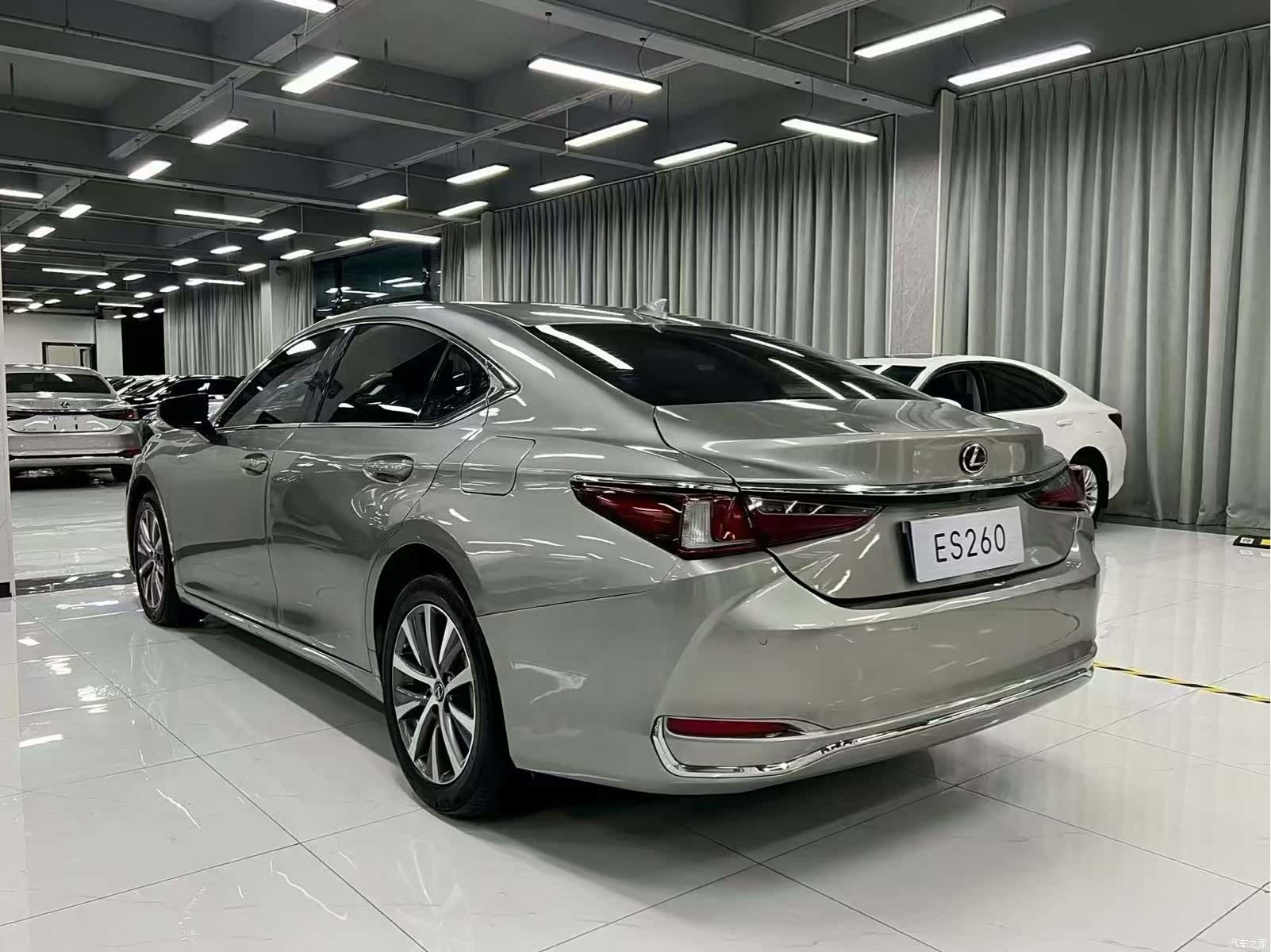Lexus ES, 2019 9