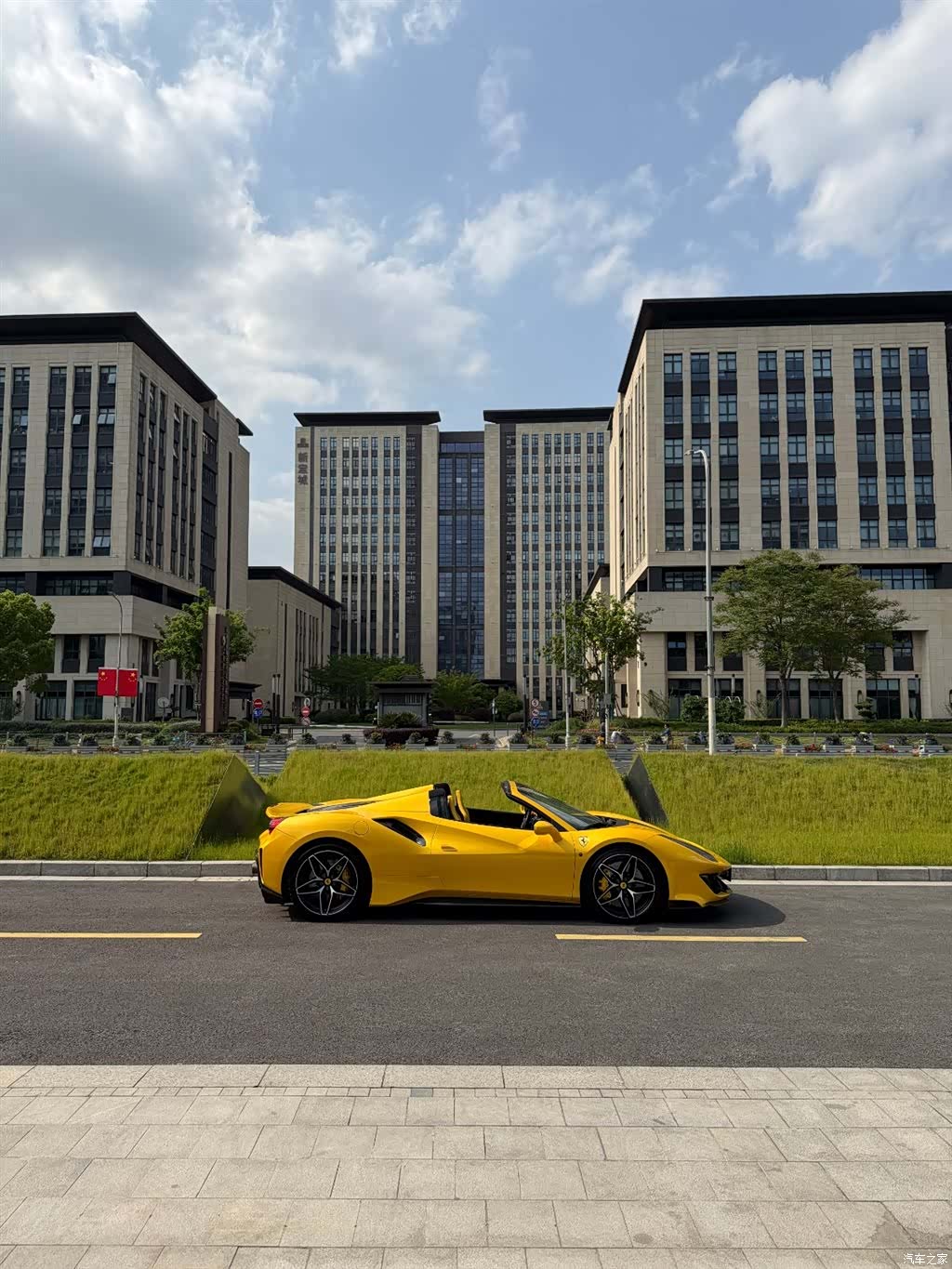 Ferrari 488, 2019 4