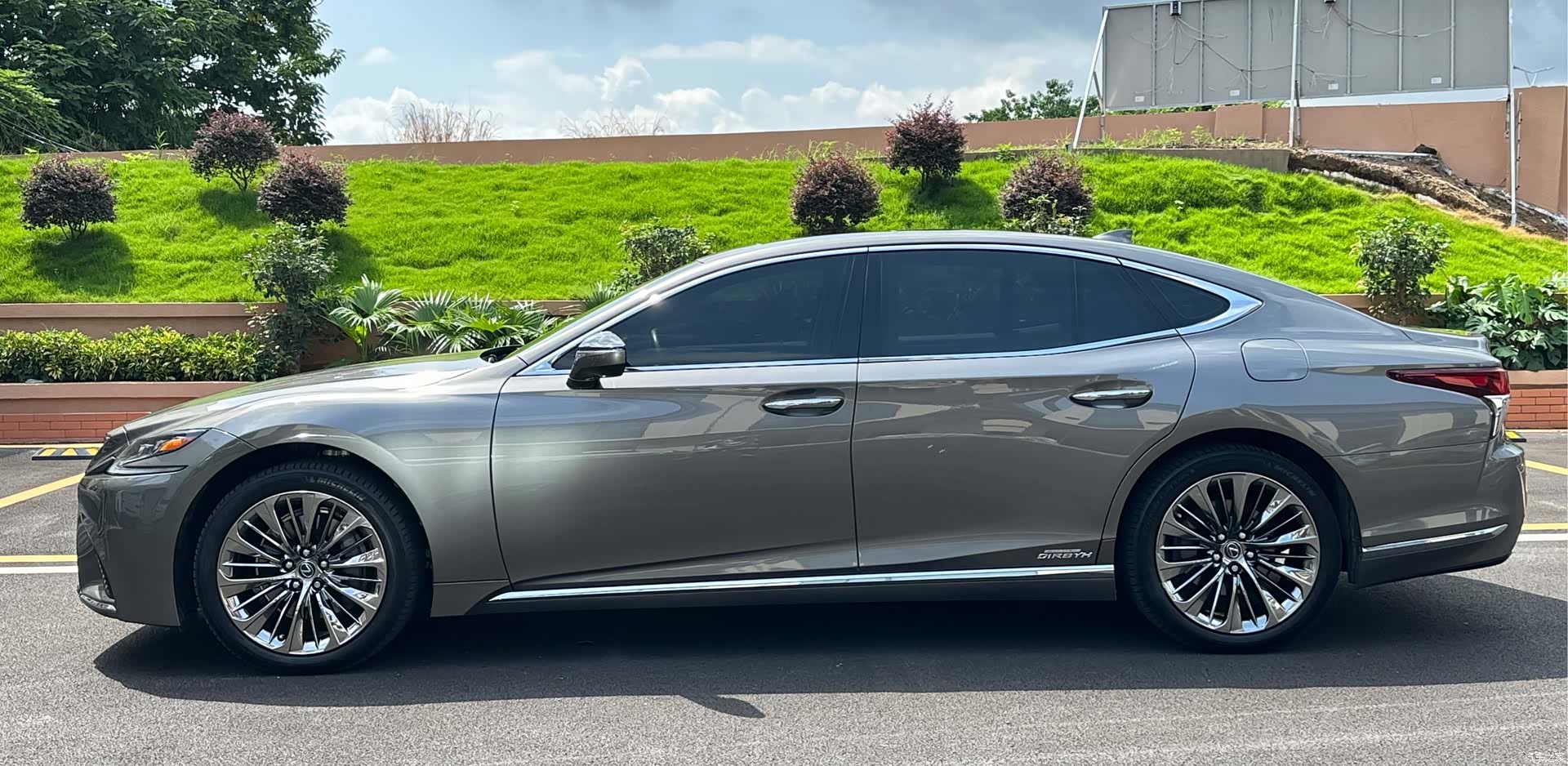 Lexus LS, 2020 7