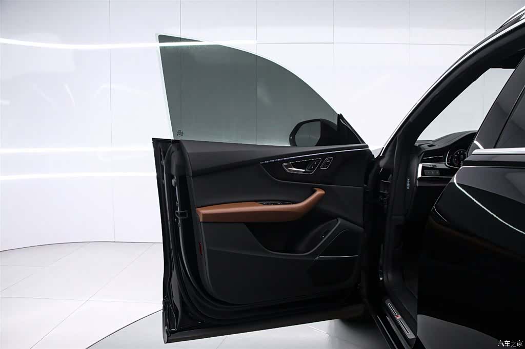 Audi Q8, 2020 11
