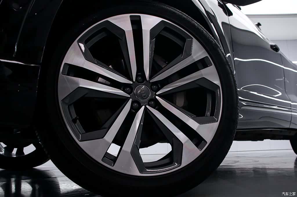 Audi Q8, 2020 16