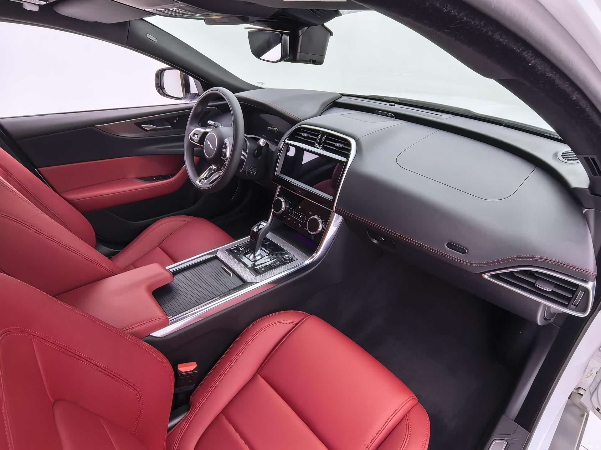 Land Rover XEL, 2022 26