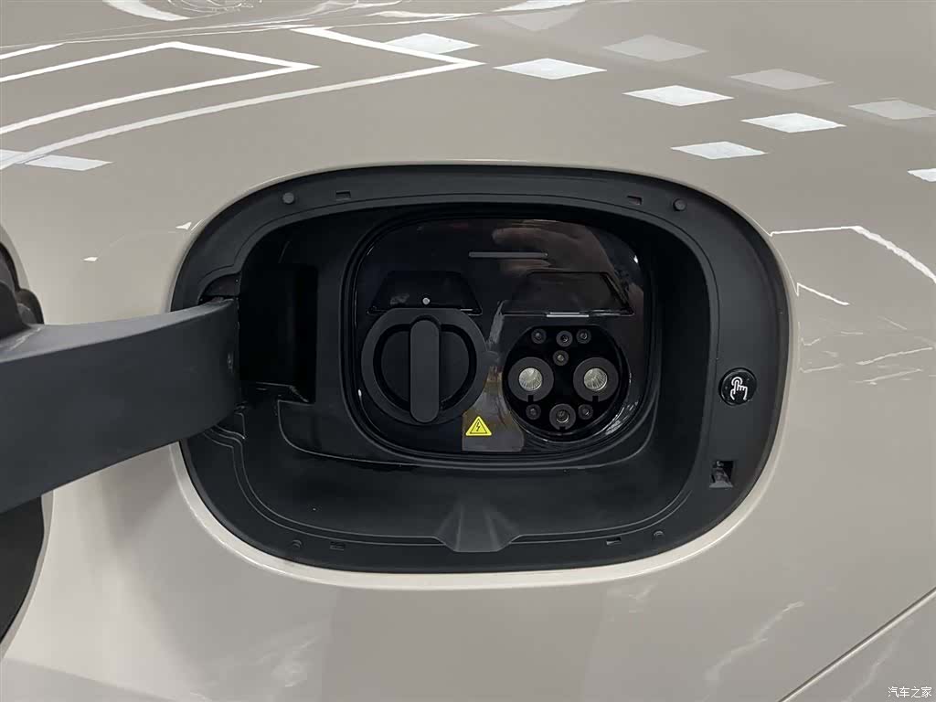 Luxeed R7, 2025 8