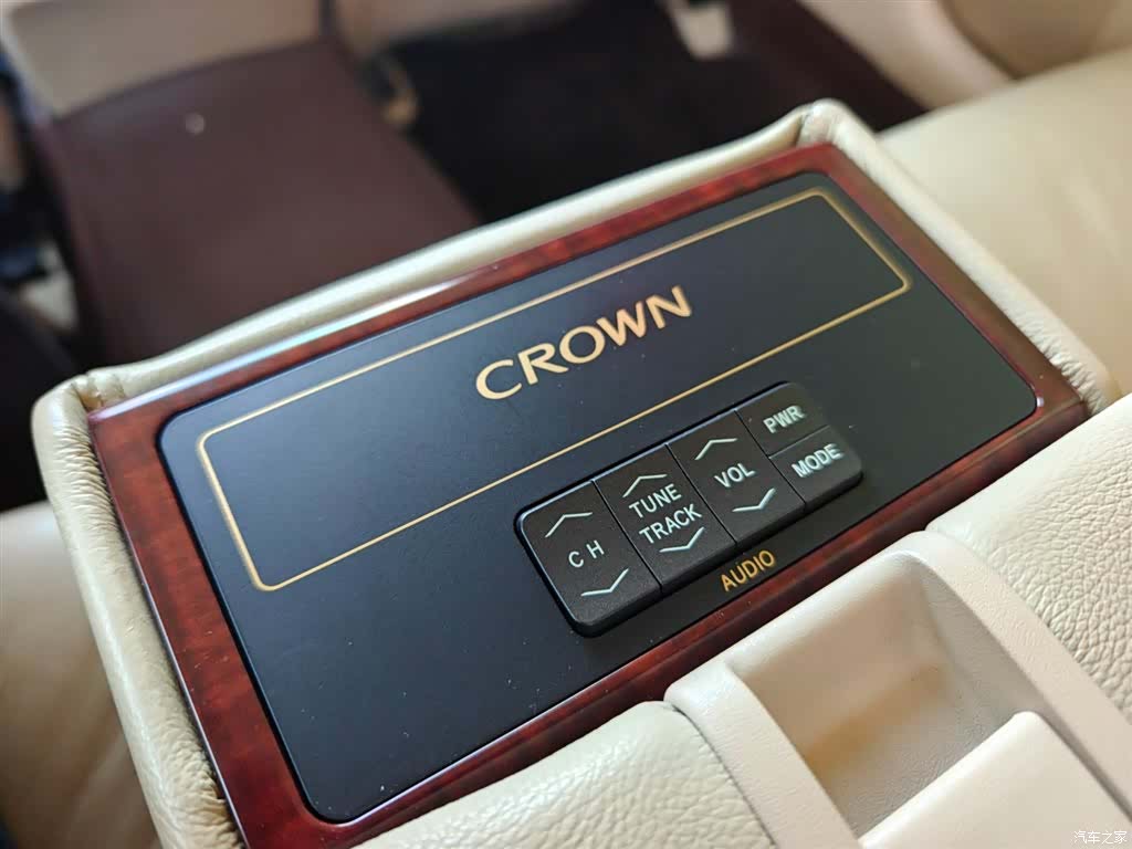 Toyota Crown, 2011 13