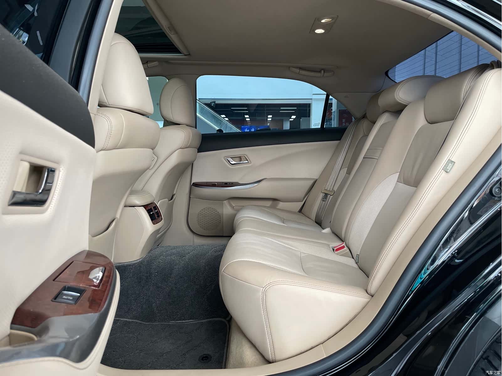 Toyota Crown, 2015 8