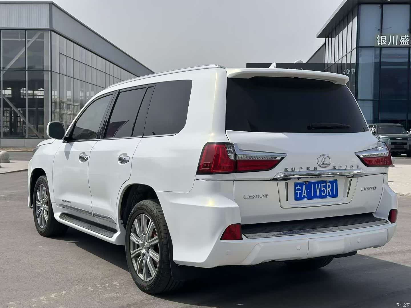 Lexus LX, 2011 7