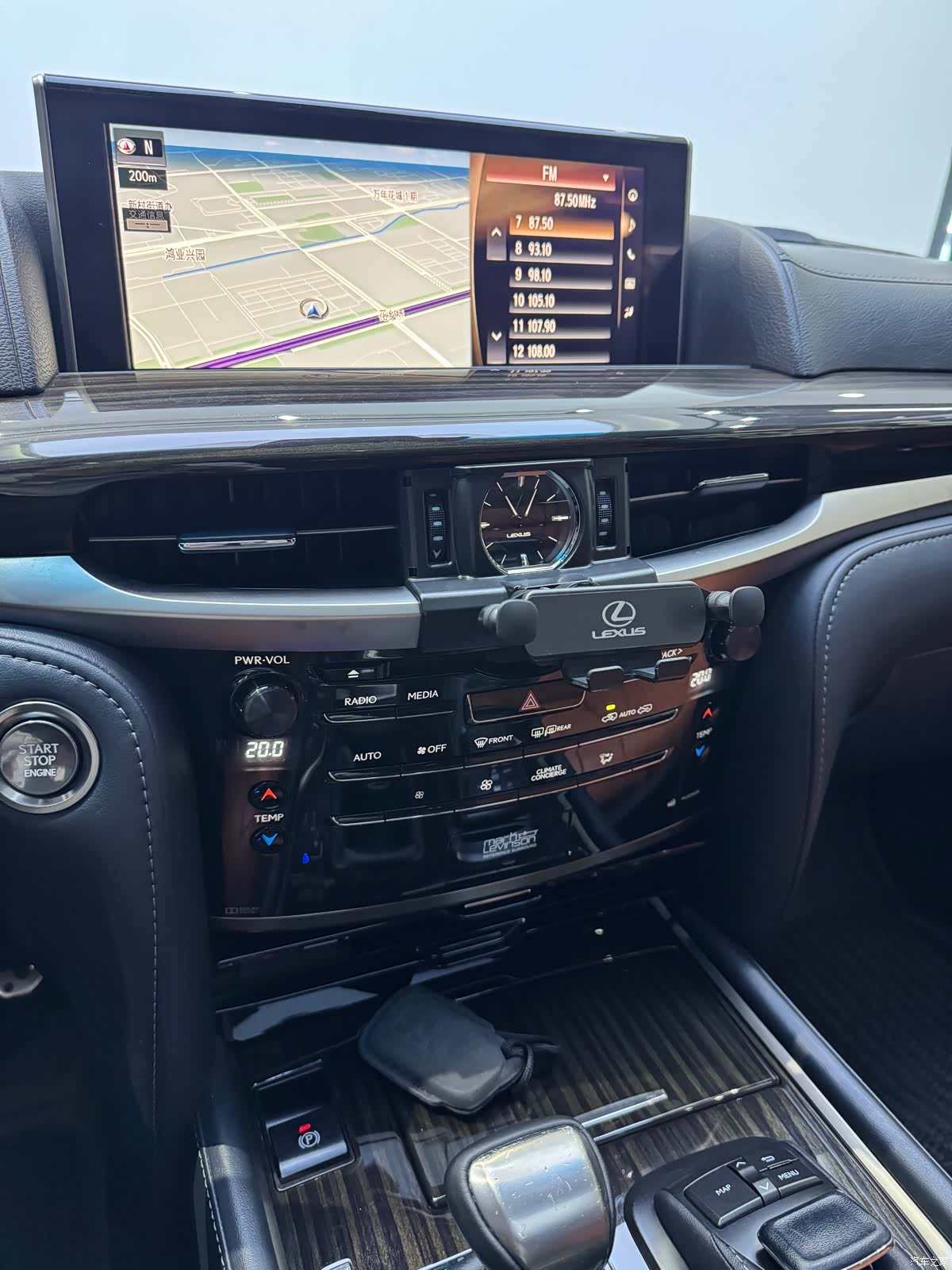 Lexus LX, 2019 12
