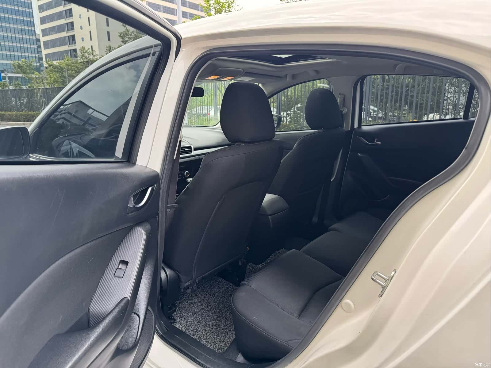 Mazda Mazda3, 2015 6