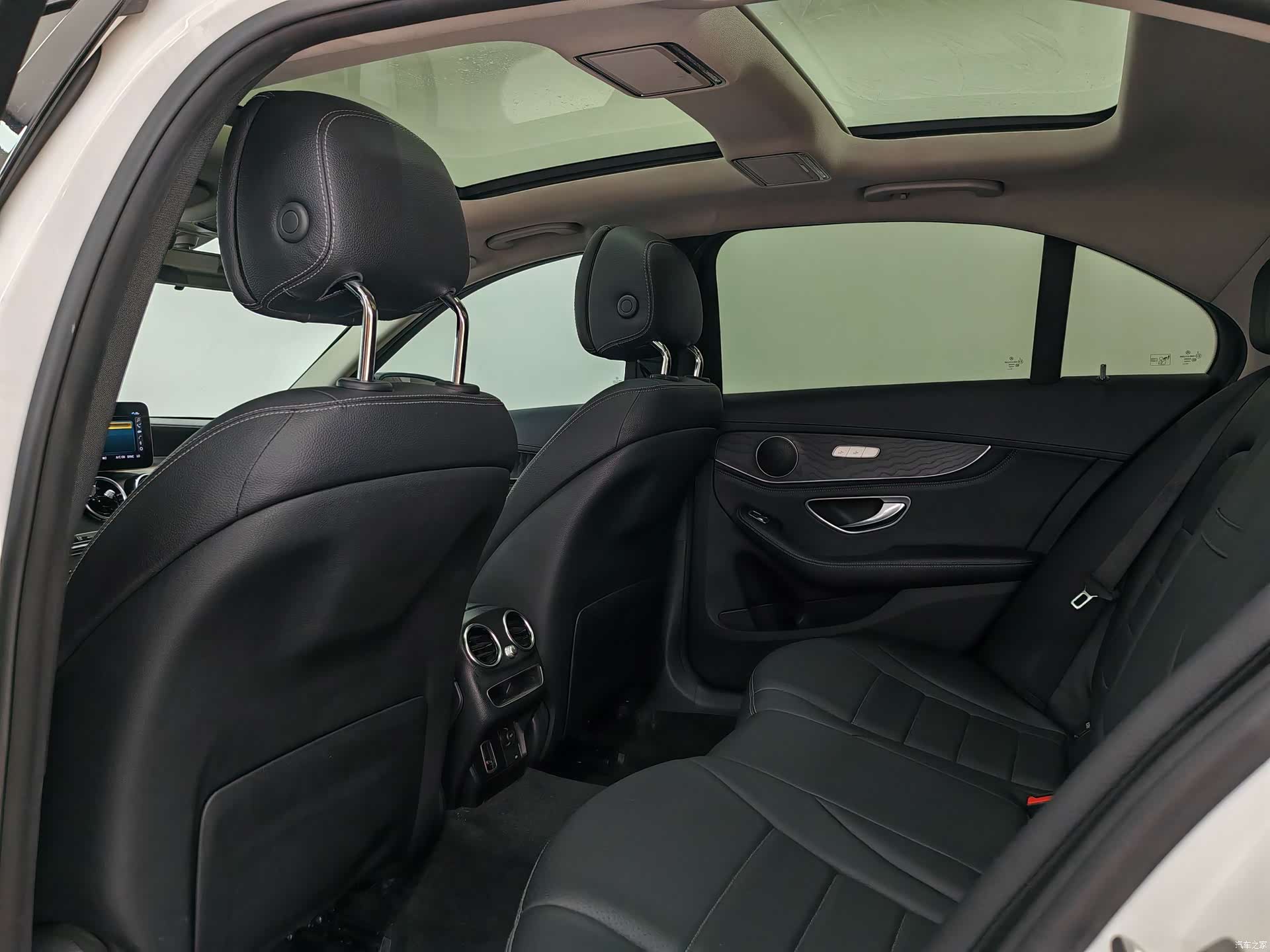 Mercedes-Benz C-Class, 2019 16
