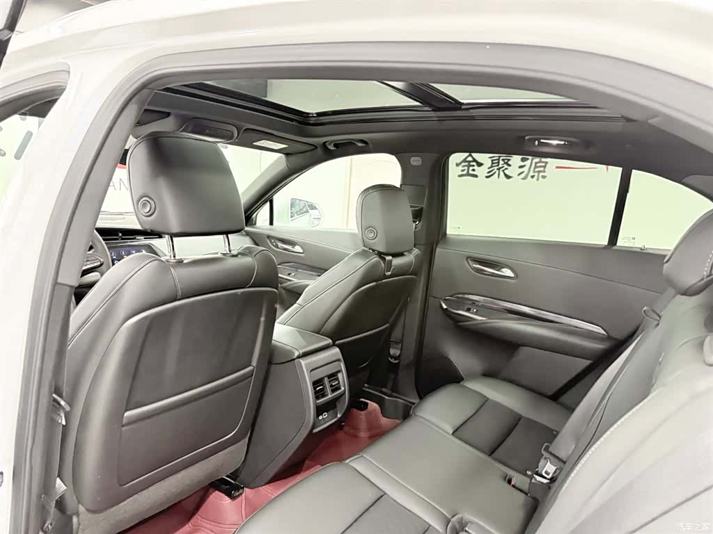 Cadillac XT4, 2021 11